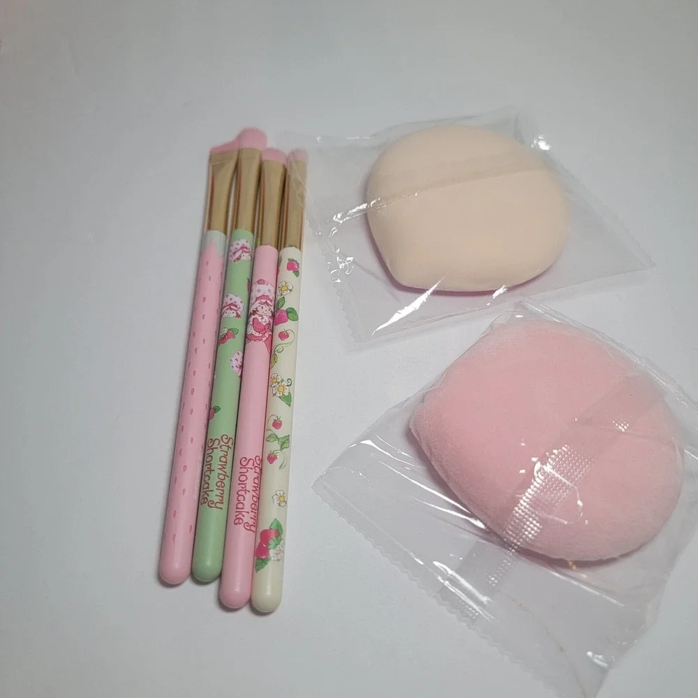 Strawberry‎ Shortcake Large Makeup Cosmetic Bag & 4 Eye Brushes & 2 Applicators